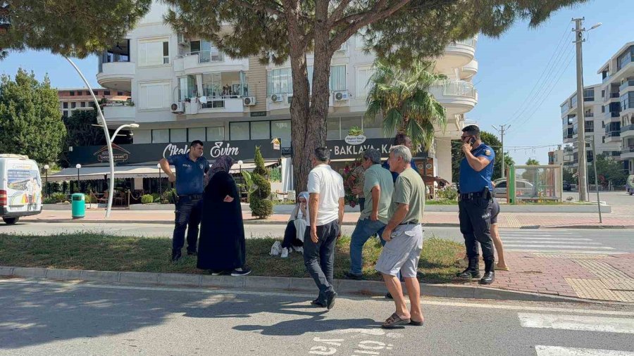 Otomobil İle Motosiklet Çarpıştı, Yaralıya Yoldan Geçen Doktor Müdahale Etti