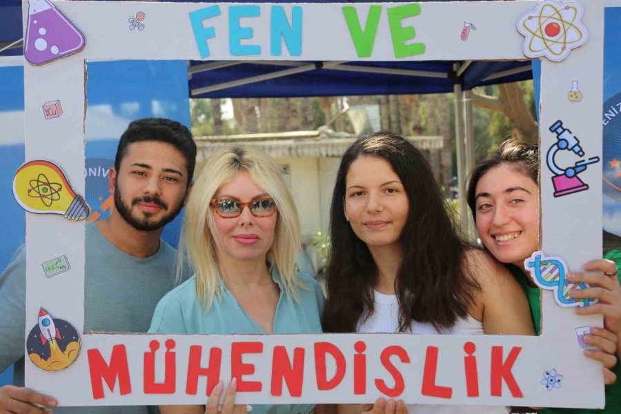 Akdeniz Üniversitesi Ailesine 9 Bin Yeni Öğrenci Katıldı