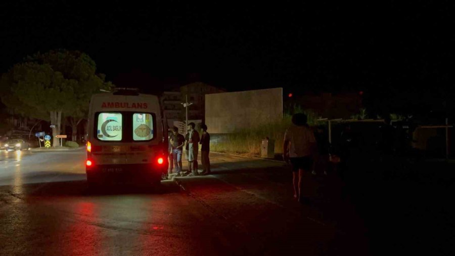 Gazipaşa’da Motosiklet Devrildi: 2 Yaralı