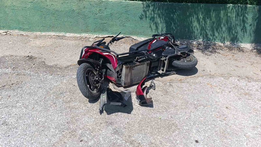 İlk Tedavisi Çarpıştığı Otomobilde Yapıldı