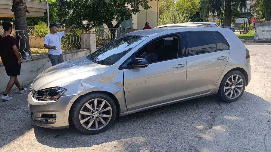 İlk Tedavisi Çarpıştığı Otomobilde Yapıldı