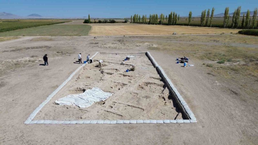Karaman’da Yaklaşık 10 Bin Yıllık Sokak Bulundu