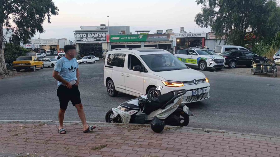 Otomobille Çarpışan Motosikletli Hastaneye Gitmek İstemedi, 104 Promil Alkollü Çıktı
