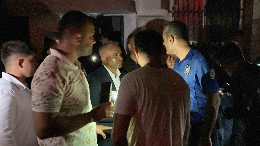 En Mutlu Günlerinde Ev Ve Depoları Alev Alev Yandı: Baba Gözyaşlarını Tutamadı