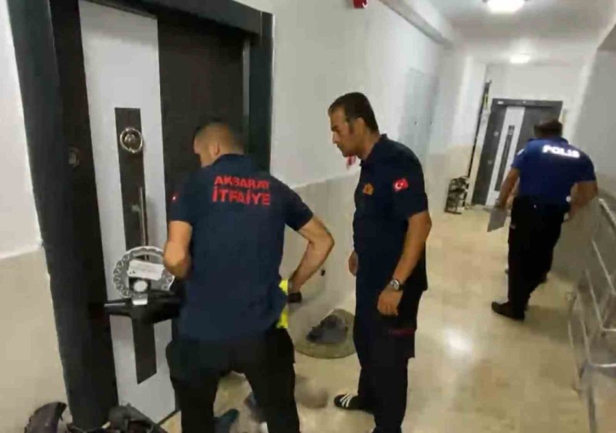 Eşinin Eve Kilitlediği Kadın Hap İçip İntihara Kalkınca Evde Mahsur Kaldı