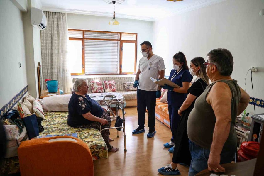 Evde Sağlık Hizmetleri 8 Aylık Dönemde 10 Bin 665 Hastaya Ulaştı