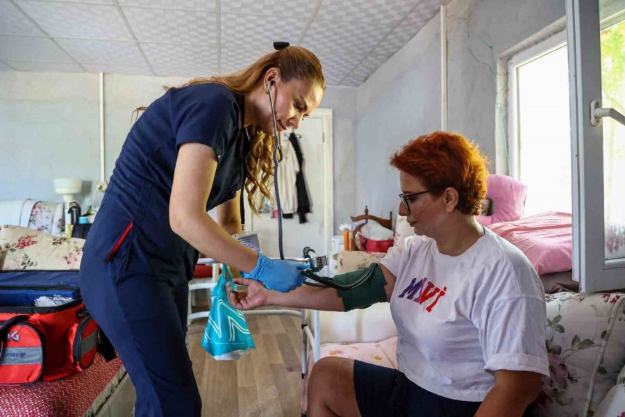 Evde Sağlık Hizmetleri 8 Aylık Dönemde 10 Bin 665 Hastaya Ulaştı