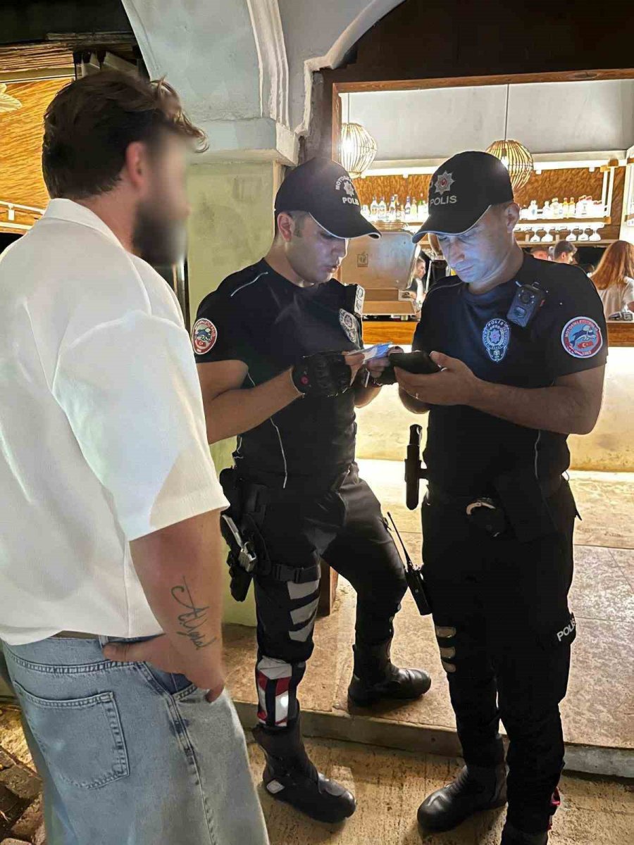 Antalya’daki Denetimlerde Kaçaklar Yakalandı, Binlerce Şahıs Sorgulandı