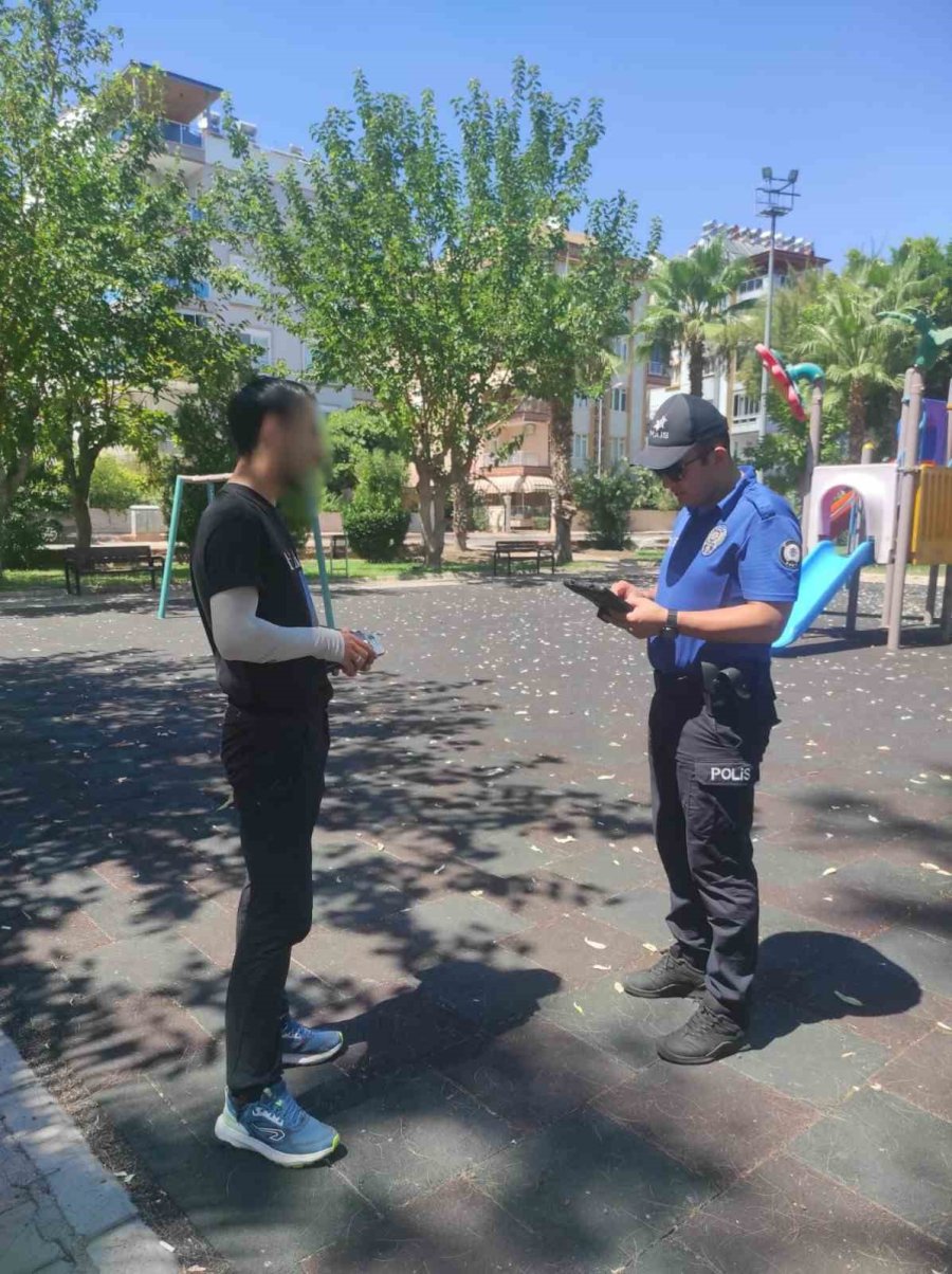 Antalya’daki Denetimlerde Kaçaklar Yakalandı, Binlerce Şahıs Sorgulandı