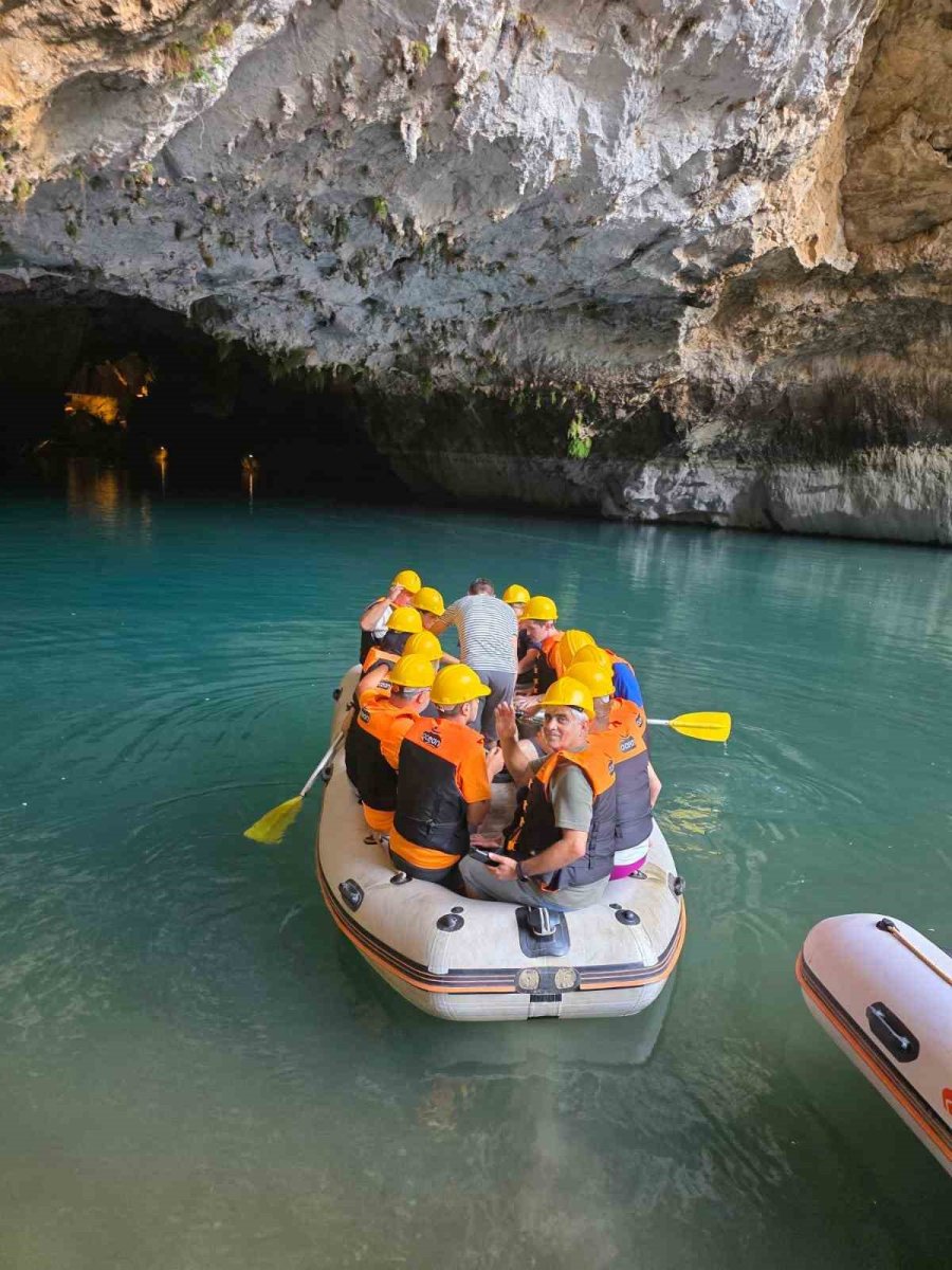 Otistik Sporculardan Ormana Kampı