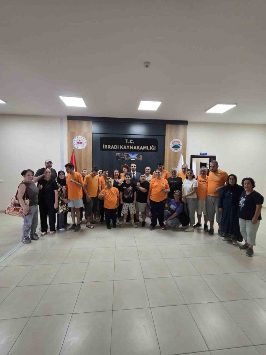 Otistik Sporculardan Ormana Kampı