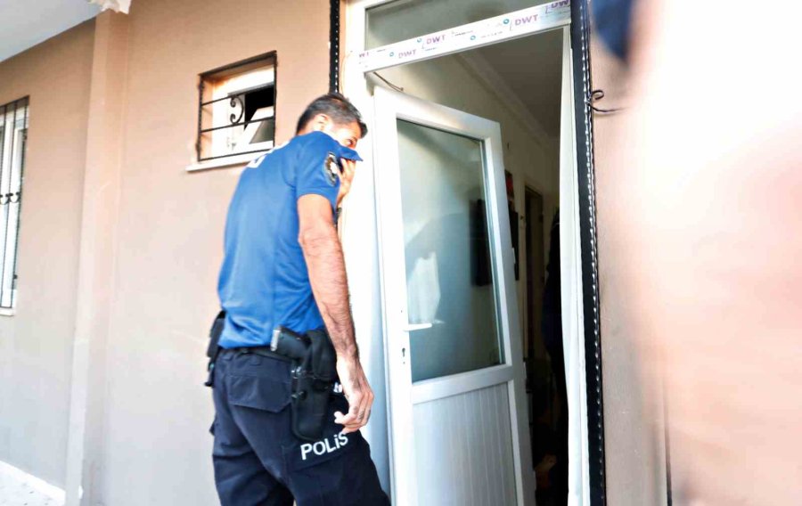 Antalya’da ’apartmana Yeni Taşınan’ Yaşlı Çift Alarmı