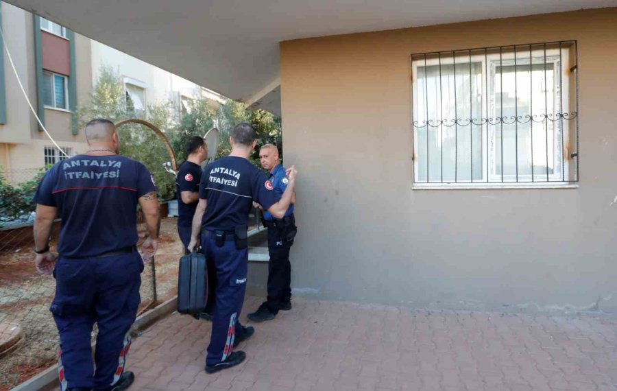 Antalya’da ’apartmana Yeni Taşınan’ Yaşlı Çift Alarmı