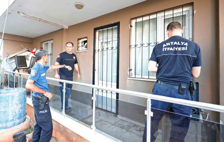 Antalya’da ’apartmana Yeni Taşınan’ Yaşlı Çift Alarmı