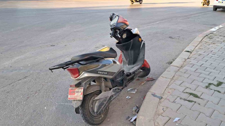 Karaman’da Elektrikli Bisiklet Otomobille Çarpıştı: 2 Yaralı