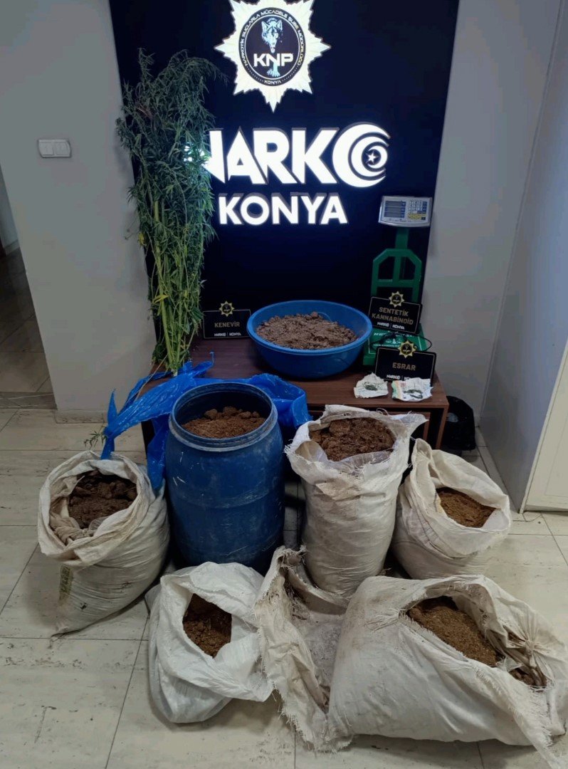 Konya’da Zehir Tacirlerine Operasyon: 712 Bin Hap Ve 65 Kök Kenevir Ele Geçirildi