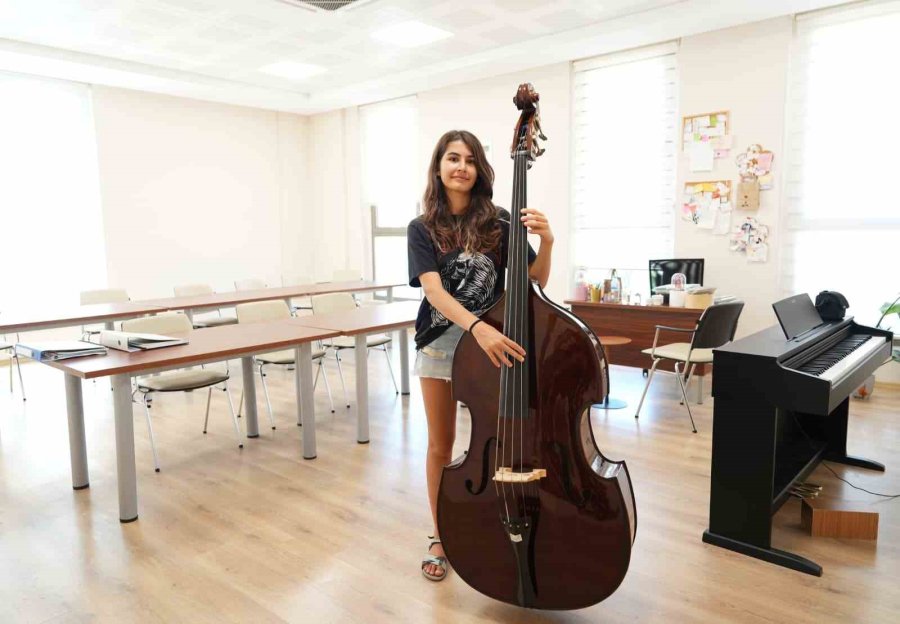 Konyaaltı’nda Geleceğin Sanatçıları Yetişiyor