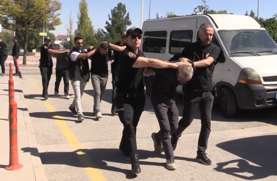 Konya’da Baba Ve Oğlunu Öldüren Cinayet Zanlısı Adliyeye Sevk Edildi