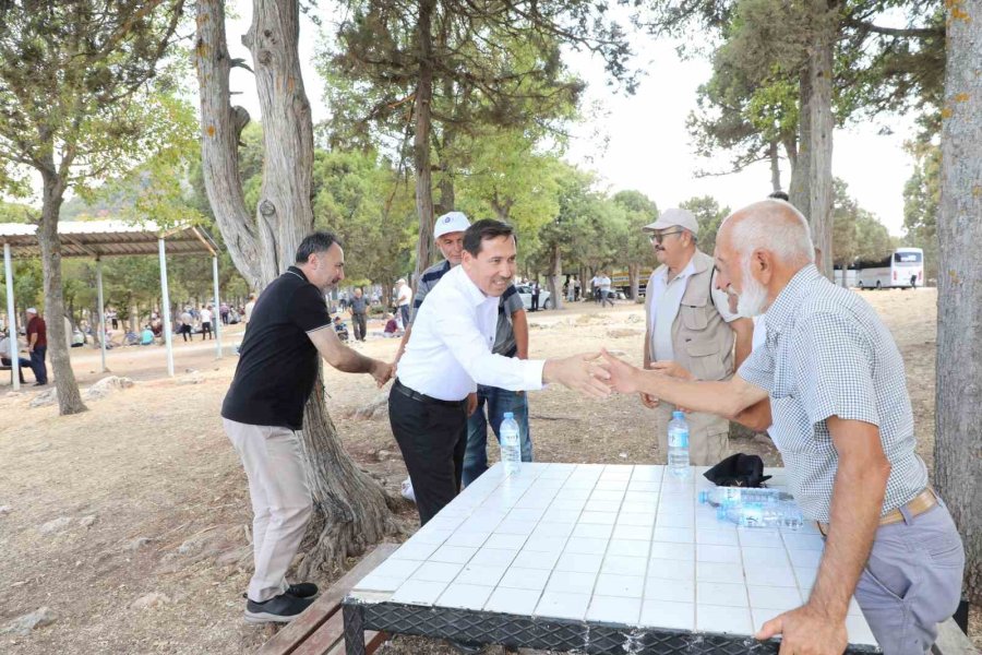 Beyşehir’de Karataylı Emekliler Piknikte Buluştu