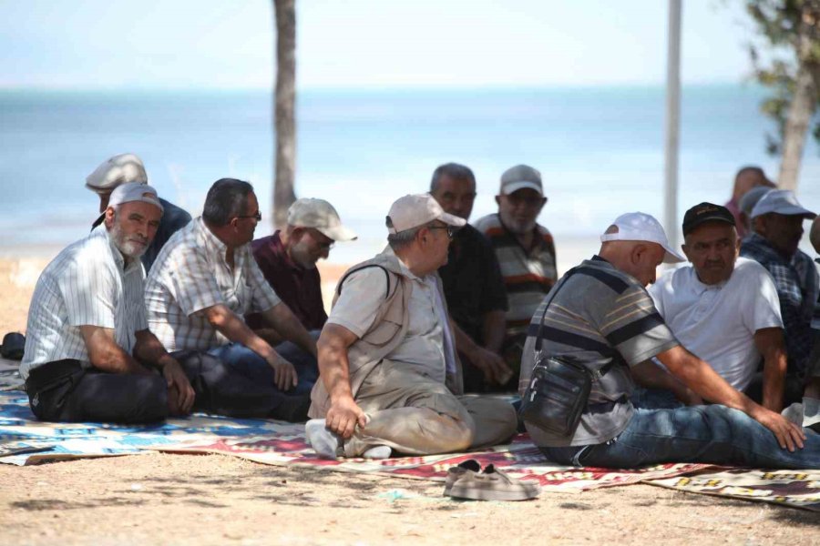 Beyşehir’de Karataylı Emekliler Piknikte Buluştu