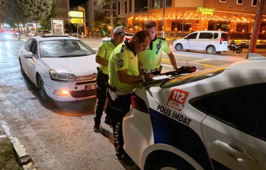 Alkollü Kadın Sürücü, Kendini Uyaran Sürücüyü "maganda" Diye Polise Şikayet Etti