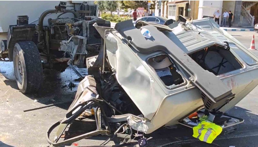 Turistlerin Karavanı İle Tır Çarpıştı: 1’i Ağır 3 Yaralı