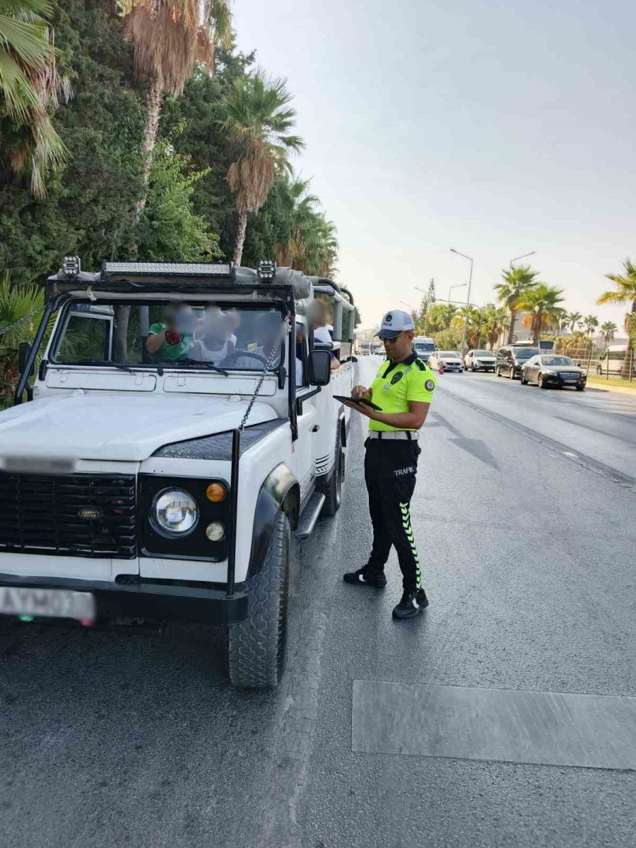 Antalya’da 1 Haftada 14 Bin 898 Araç Ve Sürücüsüne İdari Para Cezası