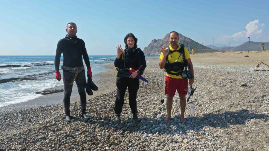 Deniz Altında İşaret Diliyle İstiklal Marşını Okudular