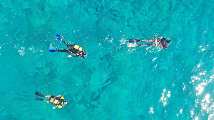 Deniz Altında İşaret Diliyle İstiklal Marşını Okudular