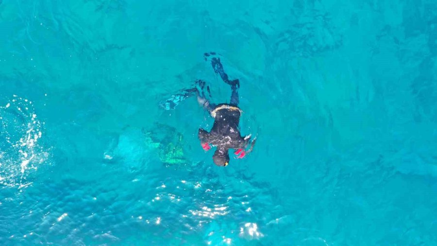 Deniz Altında İşaret Diliyle İstiklal Marşını Okudular