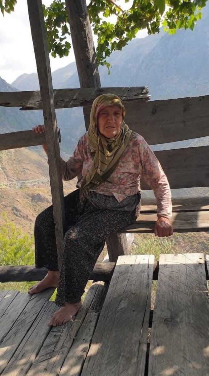 Antalya’da Kayıp Yaşlı Kadın, 2 Gün Sonra Evine 300 Metre Mesafedeki Bahçesinde Bulundu