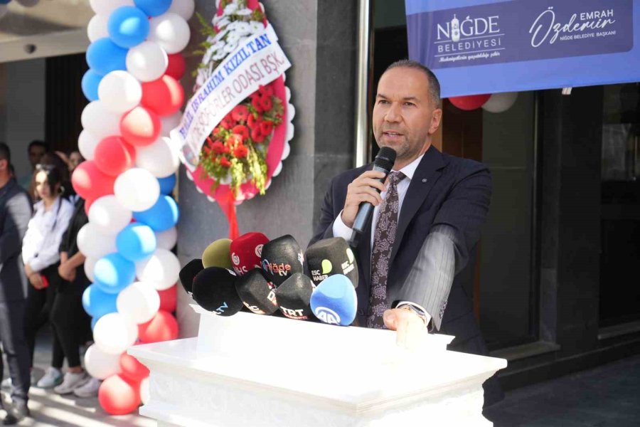 Niğde’de Yaşar Kaplan Kütüphanesi Ve Dr. Müzeyyen Toker Kadın Yaşam Merkezi Açıldı