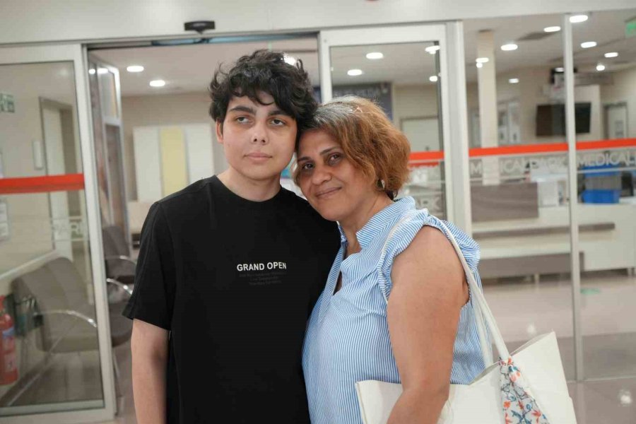 İngiliz Turist Çocuğun Bağışlanan Organı 15 Yaşındaki Türk Çocuğa Hayat Oldu