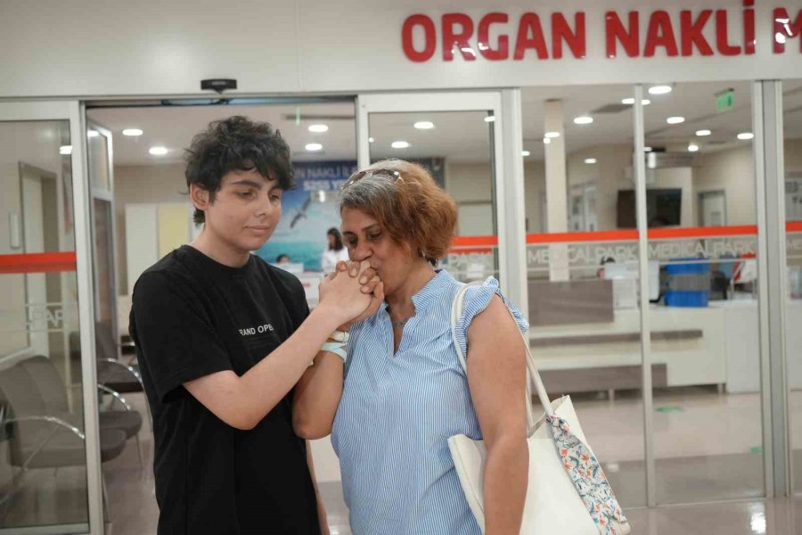 İngiliz Turist Çocuğun Bağışlanan Organı 15 Yaşındaki Türk Çocuğa Hayat Oldu