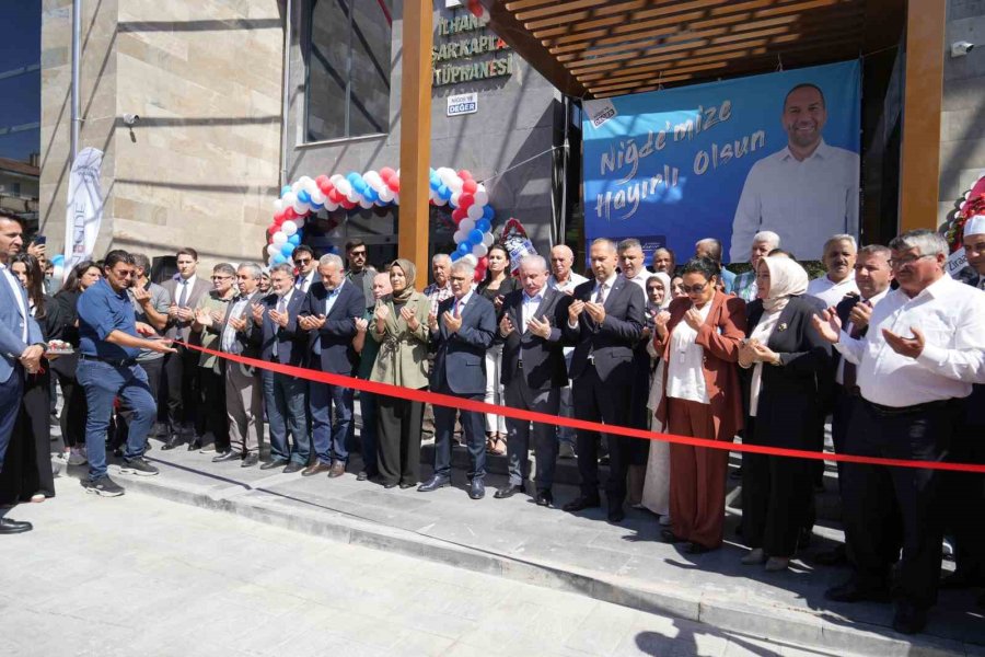 Niğde’de Yaşar Kaplan Kütüphanesi Ve Dr. Müzeyyen Toker Kadın Yaşam Merkezi Açıldı