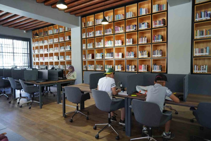 Niğde’de Yaşar Kaplan Kütüphanesi Ve Dr. Müzeyyen Toker Kadın Yaşam Merkezi Açıldı