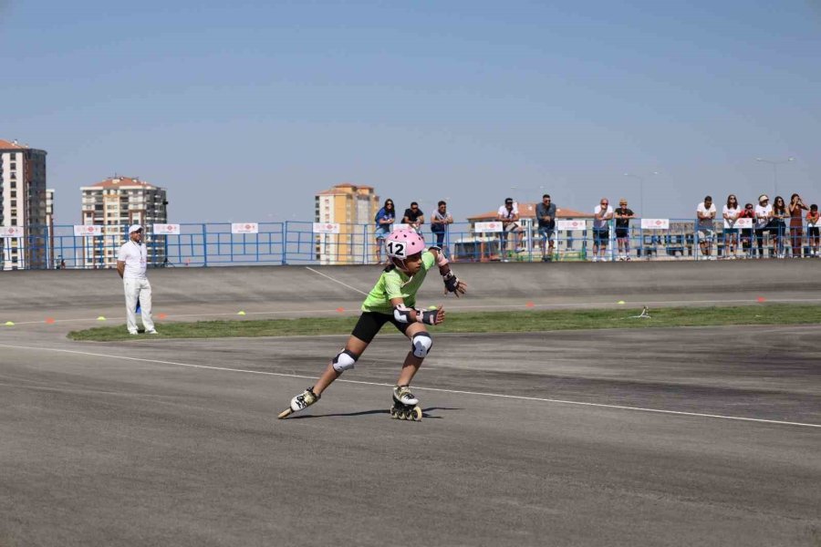 Karaman’da Düzenlenen ‘tekerlekli Paten Türkiye Şampiyonası’ Başladı