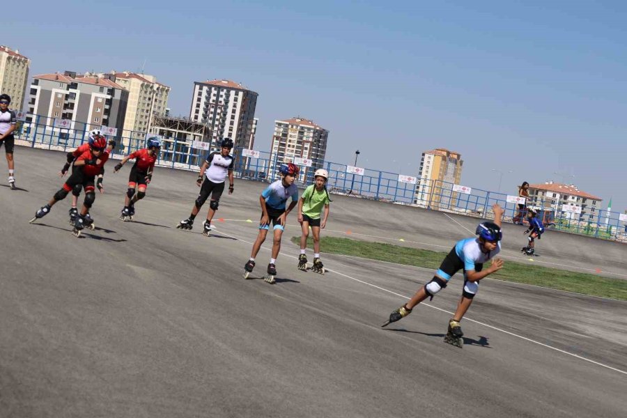Karaman’da Düzenlenen ‘tekerlekli Paten Türkiye Şampiyonası’ Başladı