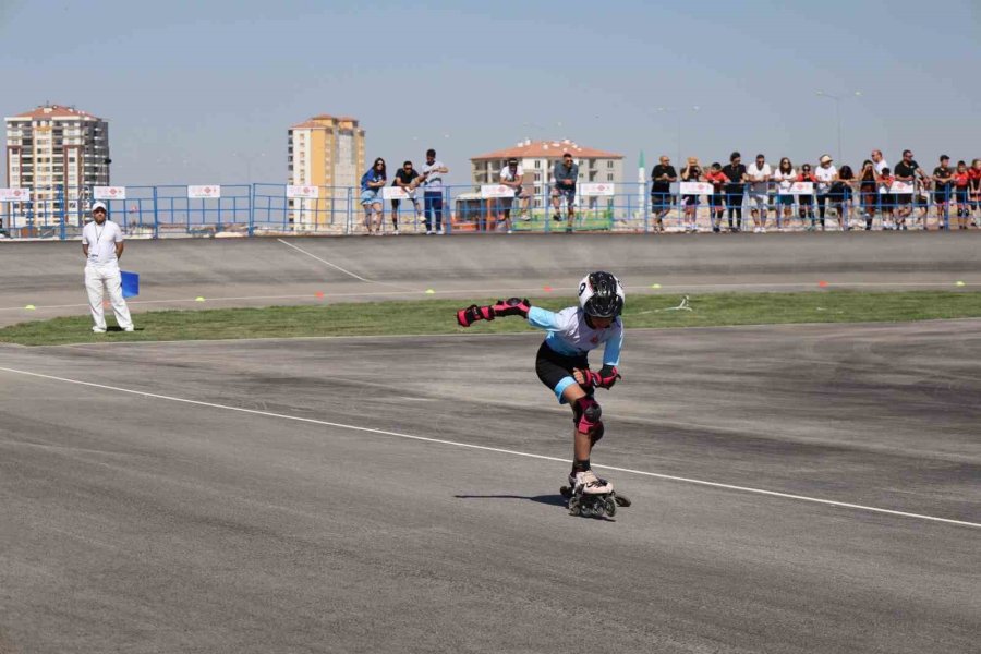 Karaman’da Düzenlenen ‘tekerlekli Paten Türkiye Şampiyonası’ Başladı