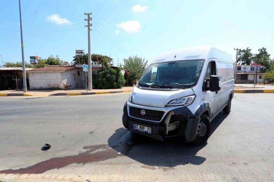 Yan Yatıp Sürüklenen Araçtan Yara Almadan Çıktılar