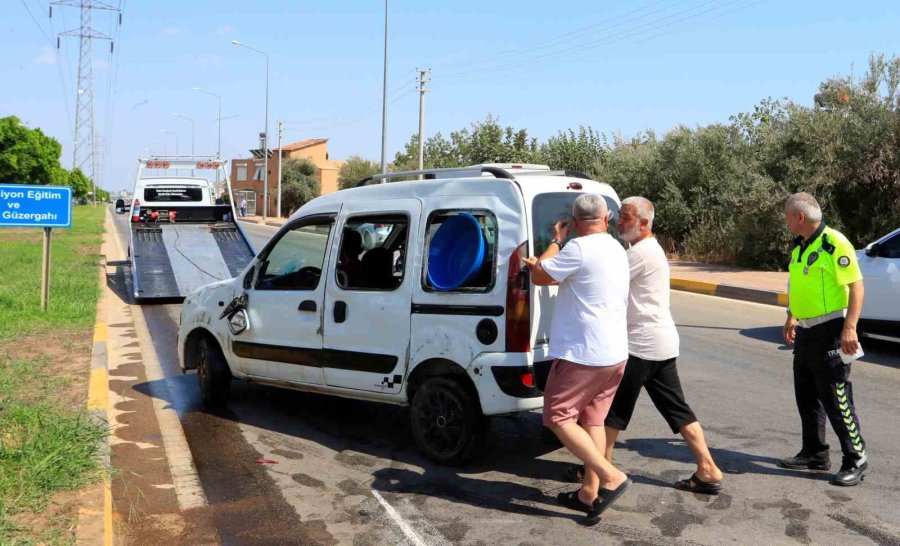 Yan Yatıp Sürüklenen Araçtan Yara Almadan Çıktılar