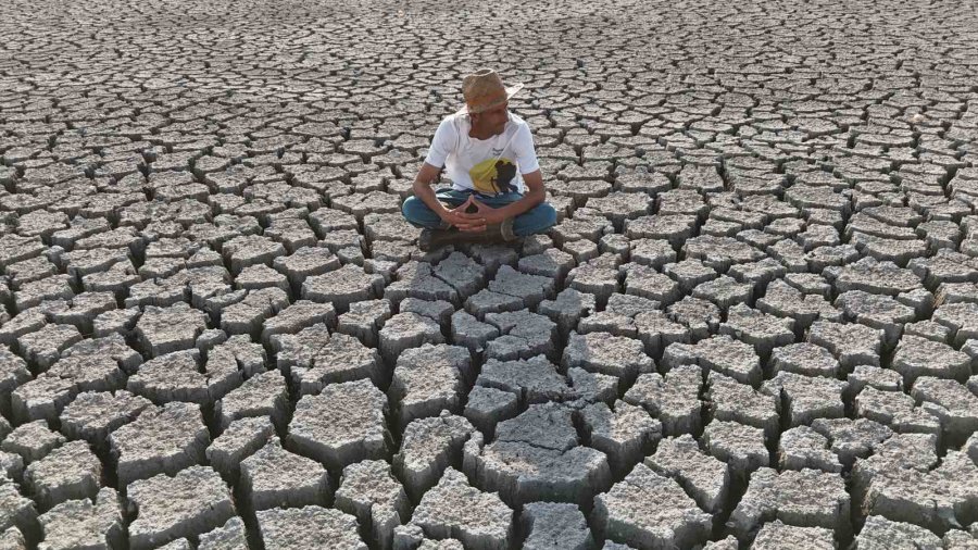 Beyşehir Gölü’nde Sular Çekilince Adalara Motorla Ve Yürüyerek Yolculuk Başladı