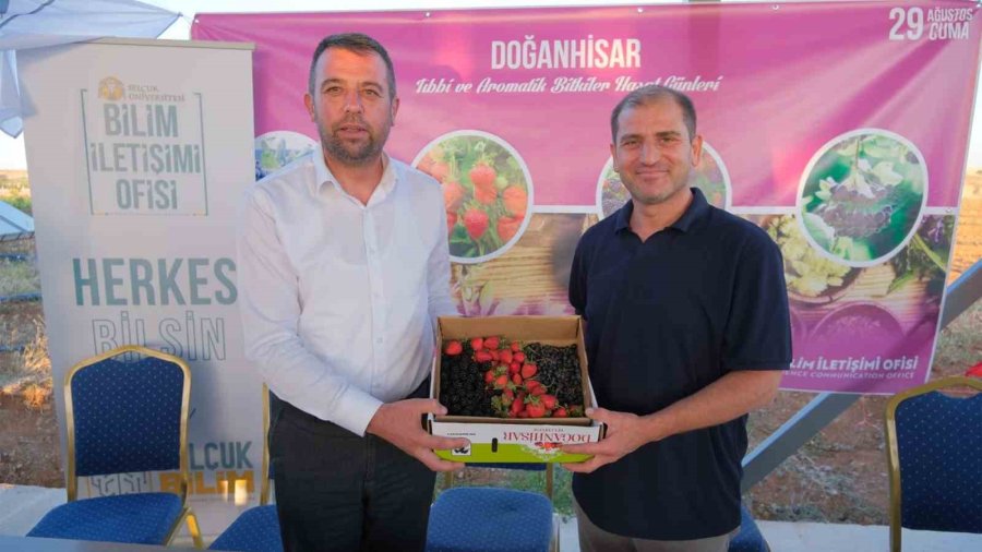 Selçuk Üniversitesi Bilim İletişimi Ofisi, Doğanhisar’da Çiftçilerle Buluştu