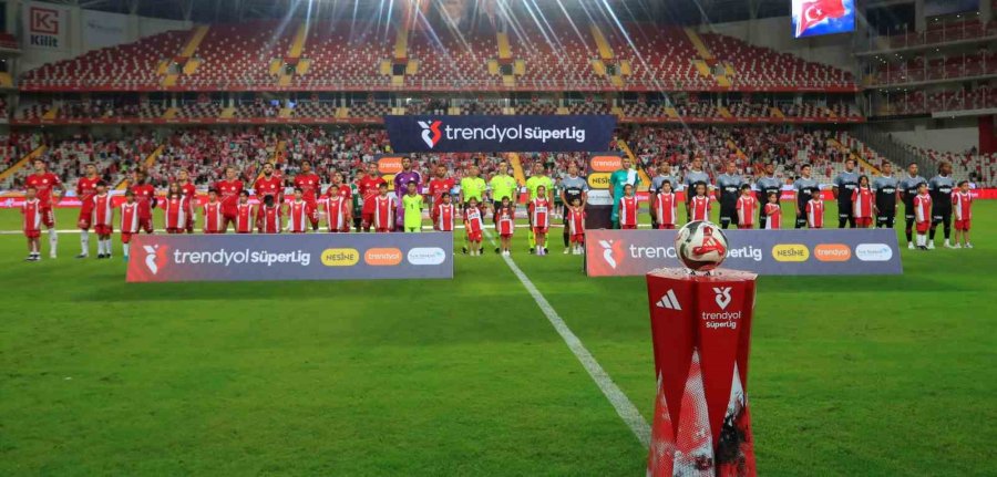 Trendyol Süper Lig: Antalyaspor: 1 - Fatih Karagümrük: 1 (ilk Yarı)