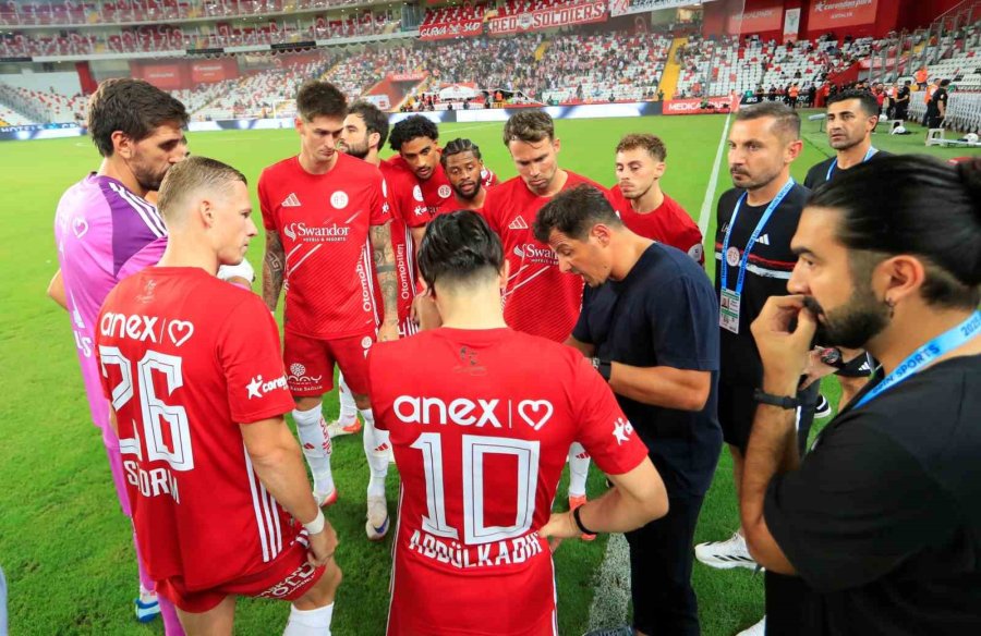 Trendyol Süper Lig: Antalyaspor: 1 - Fatih Karagümrük: 1 (ilk Yarı)