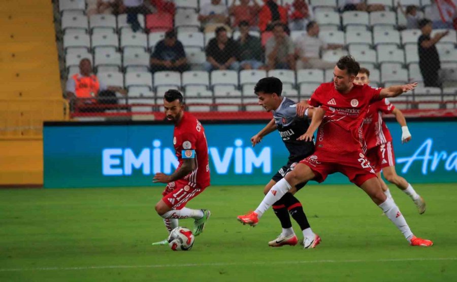 Trendyol Süper Lig: Antalyaspor: 1 - Fatih Karagümrük: 1 (ilk Yarı)