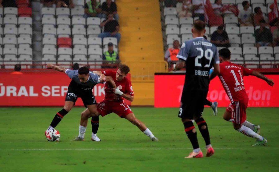 Trendyol Süper Lig: Antalyaspor: 1 - Fatih Karagümrük: 1 (ilk Yarı)
