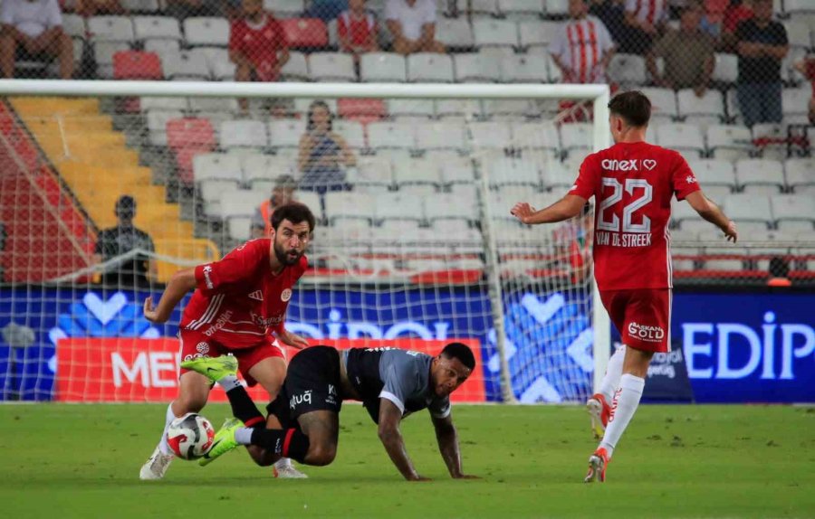 Trendyol Süper Lig: Antalyaspor: 1 - Fatih Karagümrük: 1 (ilk Yarı)