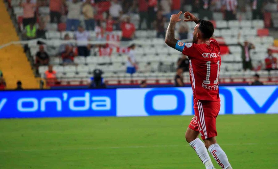 Trendyol Süper Lig: Antalyaspor: 1 - Fatih Karagümrük: 1 (ilk Yarı)