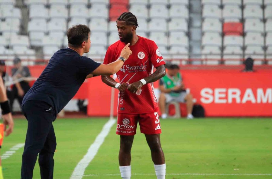 Trendyol Süper Lig: Antalyaspor: 1 - Fatih Karagümrük: 1 (ilk Yarı)